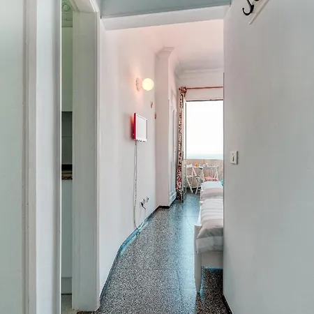 Old Fish Apartment *